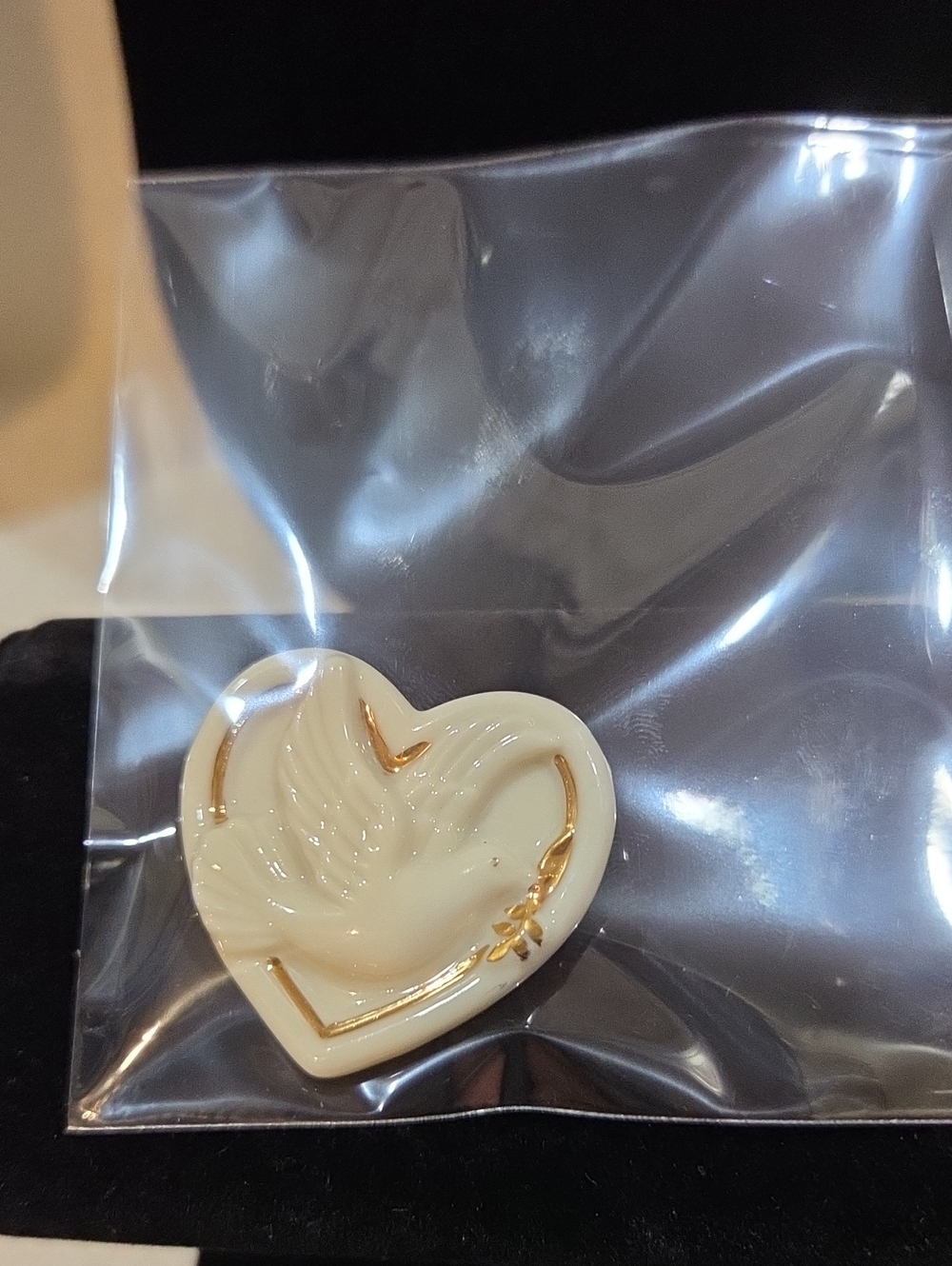 VINTAGE LENOX HEART AND DOVE PIN